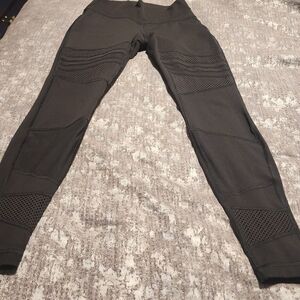 Pre-Loved-LULULEMON Womens Size 6 Wunder Under High Rise Tight Mix & Mesh 34"